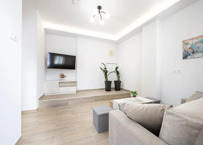 Port Cyan - 2 Min Walk To Harbor & Beaches