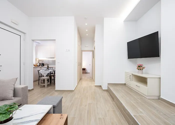 Port Cyan - 2 Min Walk To Harbor & Beaches Appartement