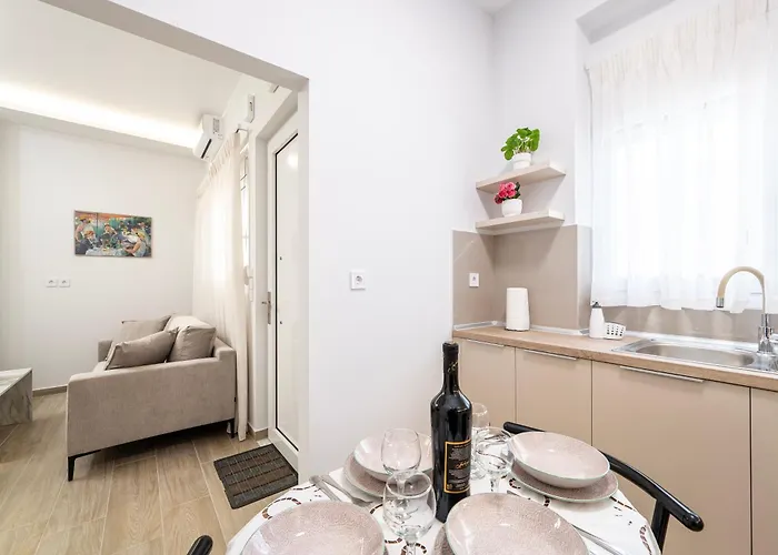 Appartement Port Cyan - 2 Min Walk To Harbor & Beaches